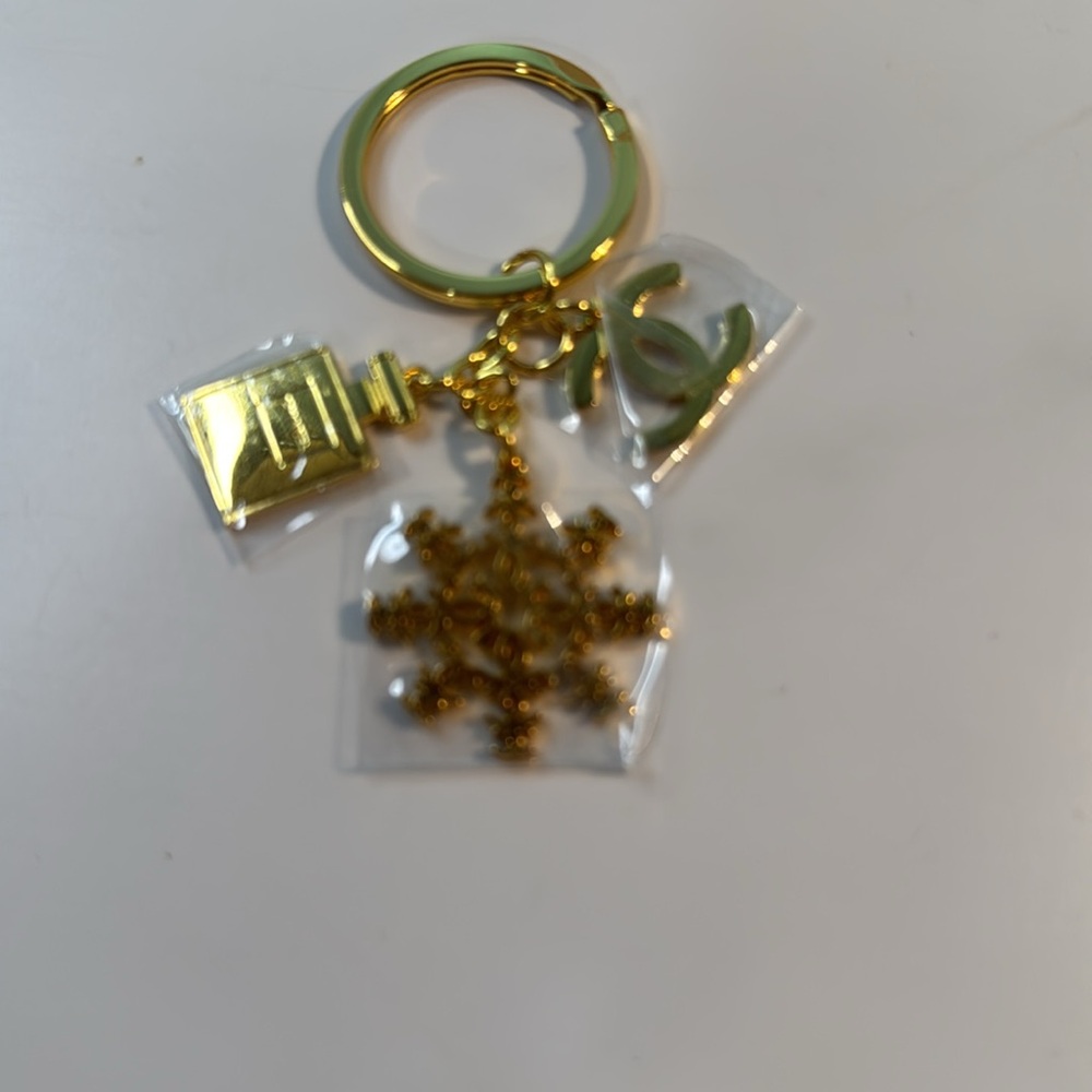 CC Beaute Gold Key Holder Accessory with Three Charms - Picture 3 of 4
